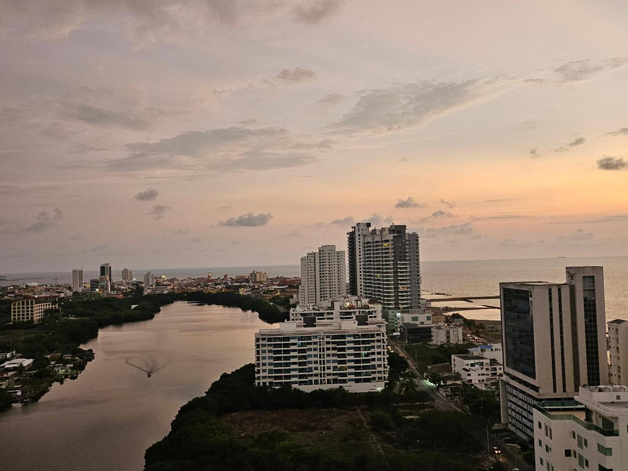 Duplex De Lujo Nuevo Con Vista Increible Al Centro Y La Playa * Cartagena