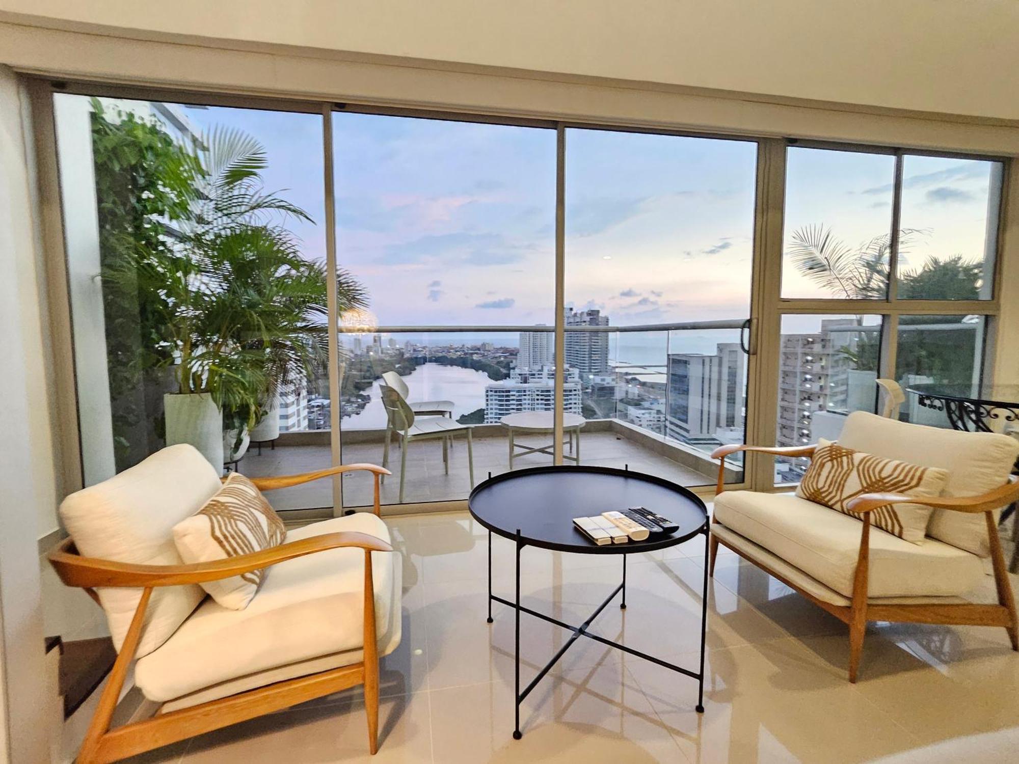 Duplex De Lujo Nuevo Con Vista Increible Al Centro Y La Playa Cartagena