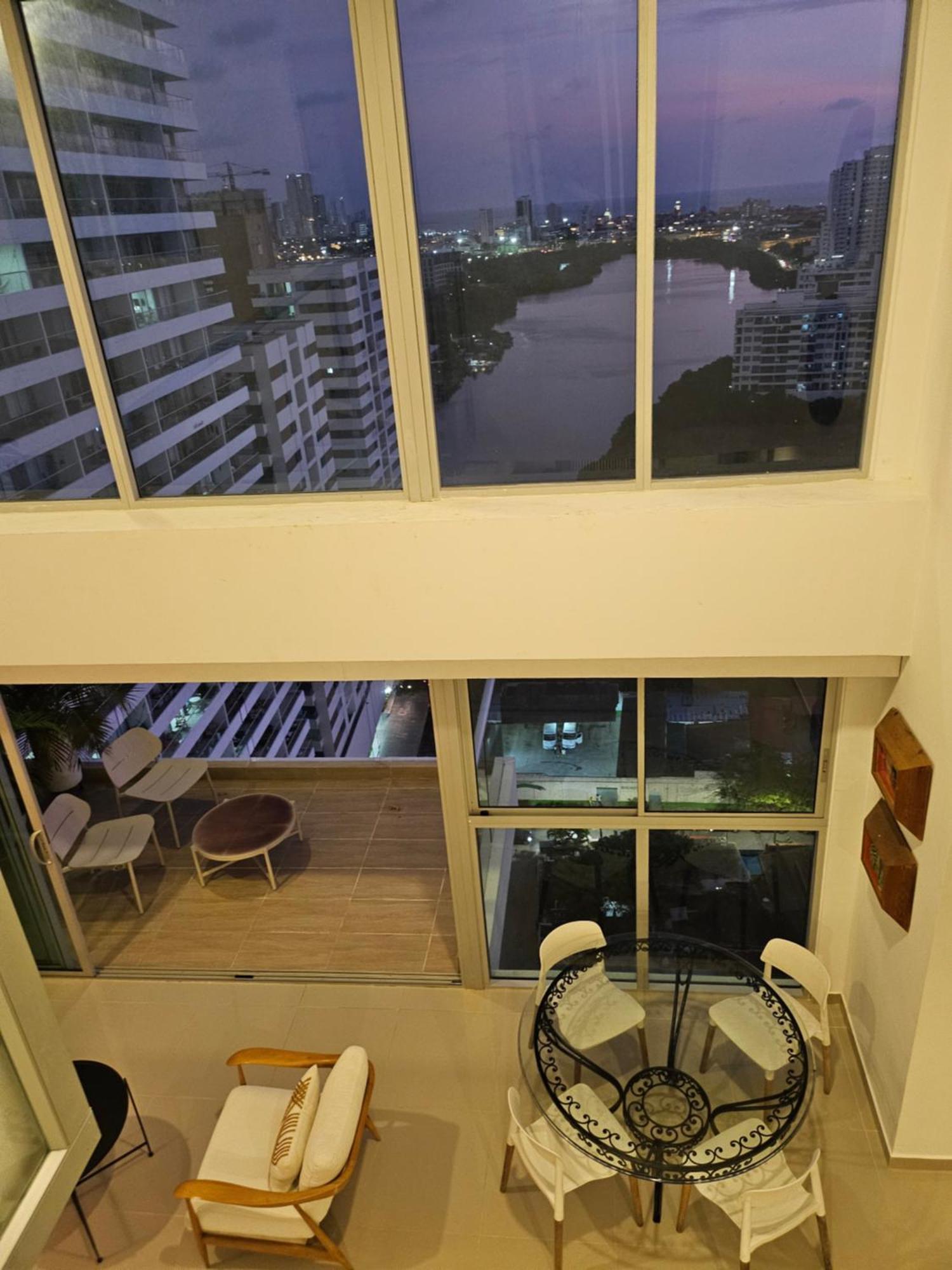 Duplex De Lujo Nuevo Con Vista Increible Al Centro Y La Playa *