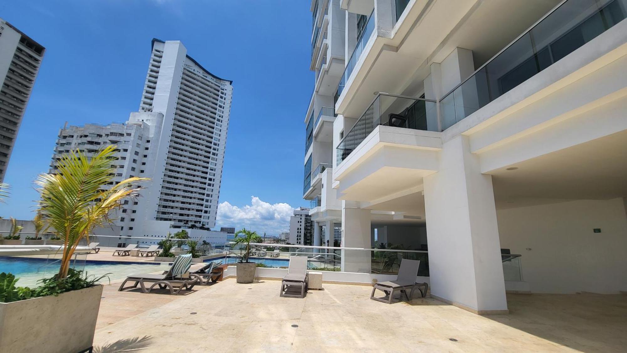 Apartamento Duplex De Lujo Nuevo Con Vista Increible Al Centro Y La Playa *